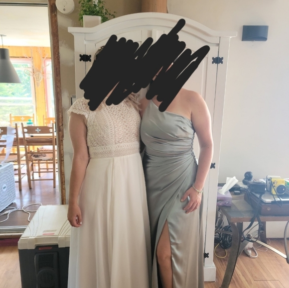 Robe - Picture 2 of 7